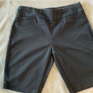Croft & Barrow 9” Effortless Stretch Bermuda short - size 6P - black